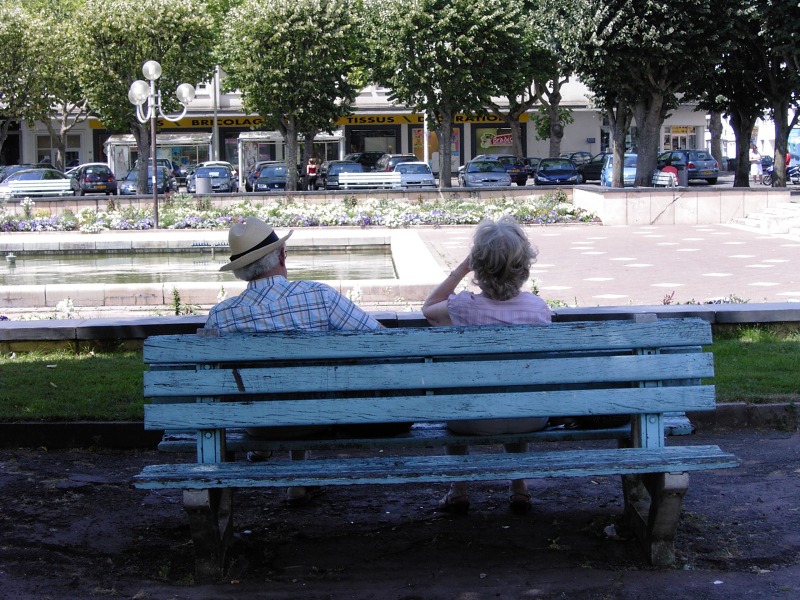 deux_personnes_sur_un_banc.jpg